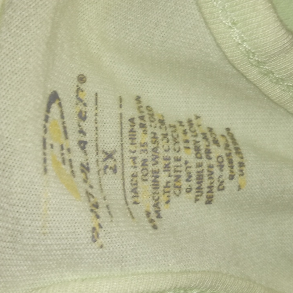 The shirt - Picture 3 of 3